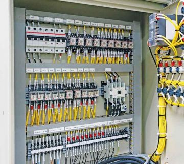 عیب‌یابی تابلو برق صنعتی