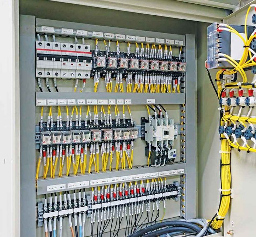 عیب‌یابی تابلو برق صنعتی
